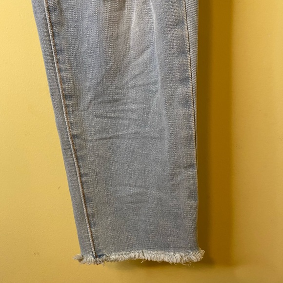 American Eagle Jeans Light Wash Distressed Denim Jegging Crop Size 4 - Picture 4 of 8